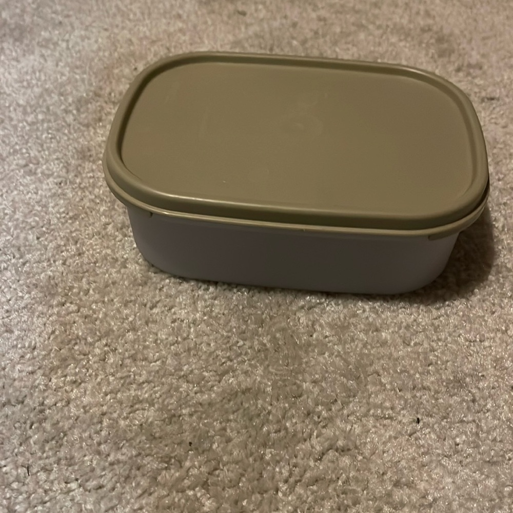 Tupperware 3 1/2 cup storage container